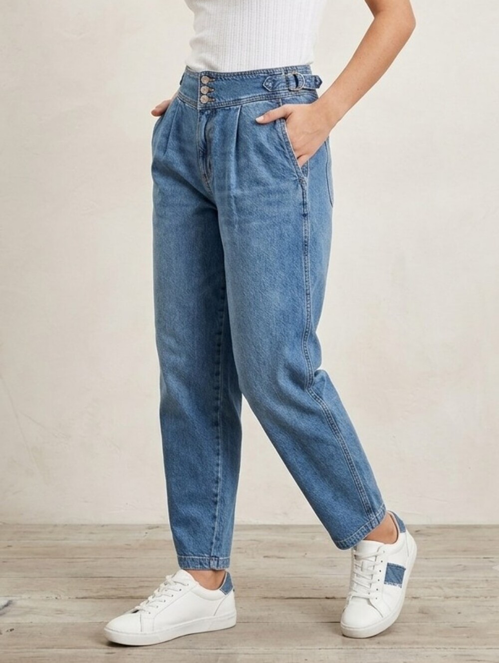 American Eagle Blue Cinch Waist High Rise Cropped Relaxed Mom Jean Size 16